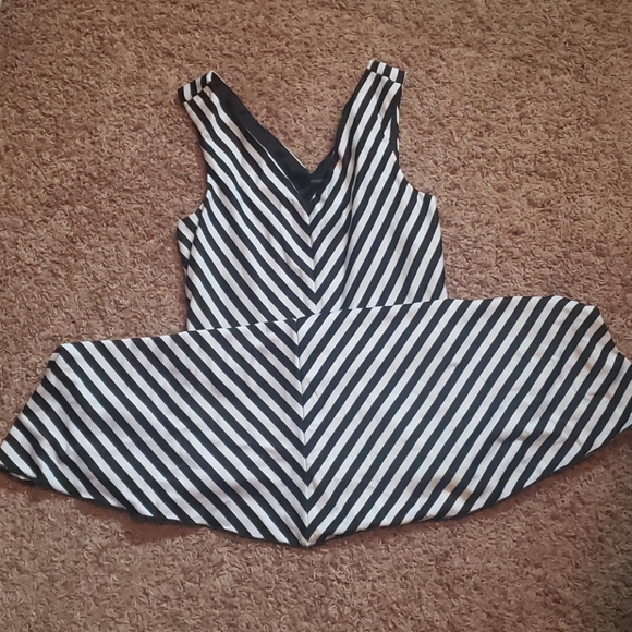 Dress - Picture 4 of 4